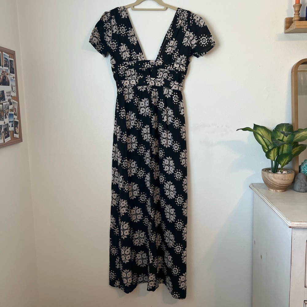 Novella Royale black & white floral maxi dress w cut out detail & gold studs |XS